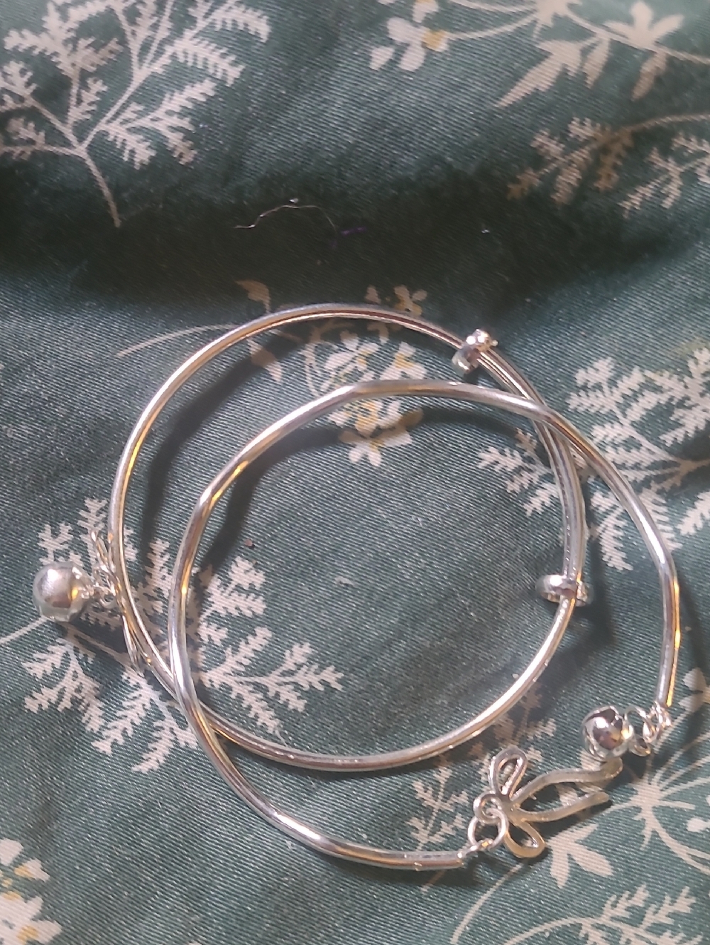 Silver Tone Women's Bangle Bracelet Set - Elegant Stackable Style